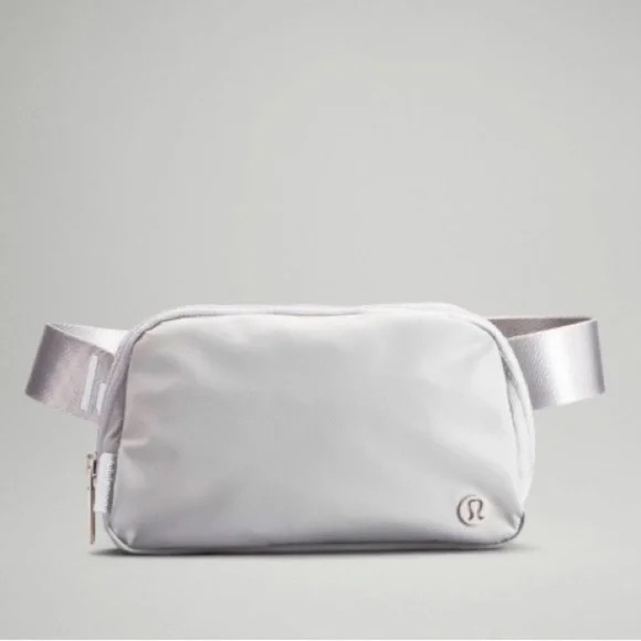 Lululemon Everywhere belt bag 1L, Silver Drop/ White -Discontinued - Picture 2 of 16